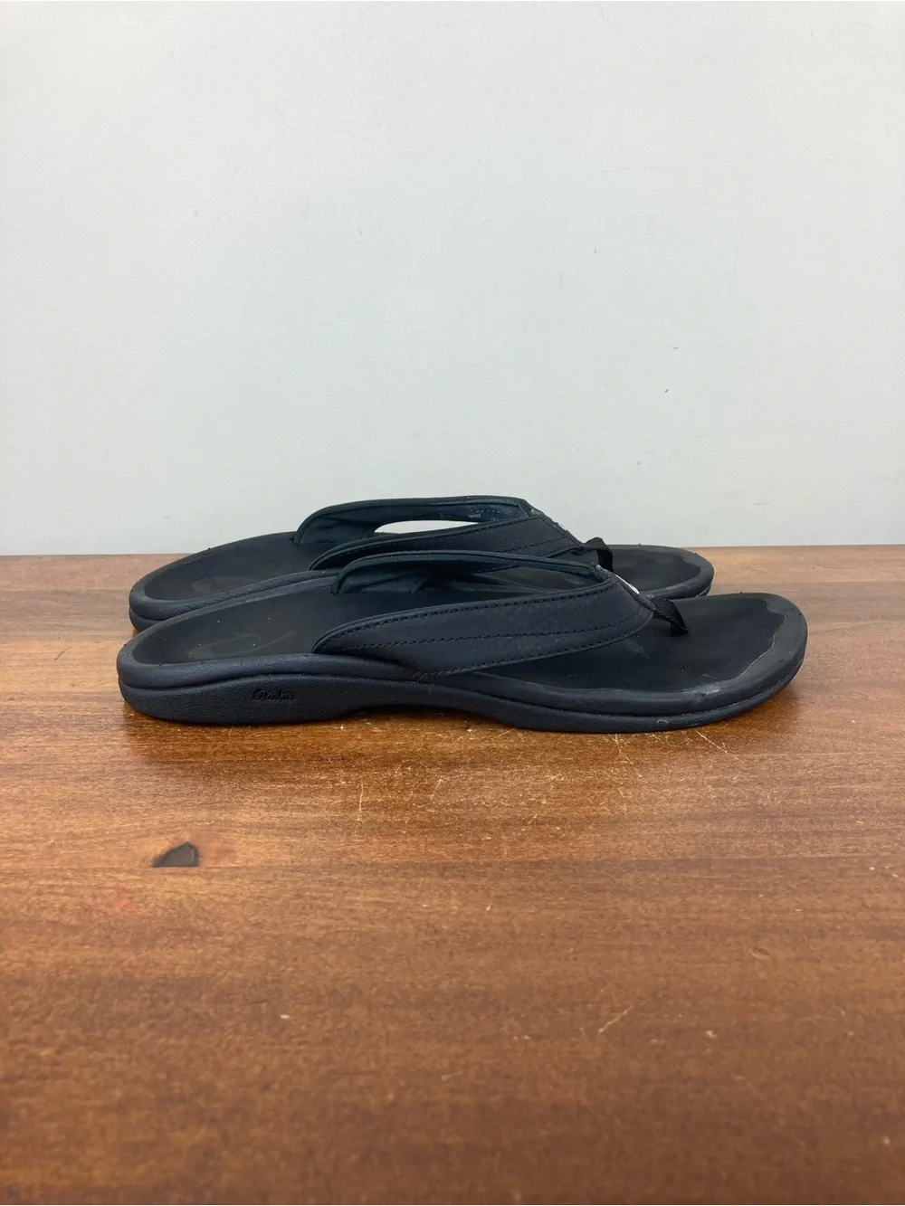 OluKai Ohana Black Thong Flip Flops Comfort Sandals Women’s Size 8/38.